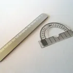 Kątomierz uniwersalny noniuszowy (MKMb) 0-360°/ 5' z lupą, precyzerem i 2 liniałami 150+300 mm